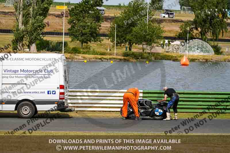Vintage motorcycle club;eventdigitalimages;mallory park;mallory park trackday photographs;no limits trackdays;peter wileman photography;trackday digital images;trackday photos;vmcc festival 1000 bikes photographs